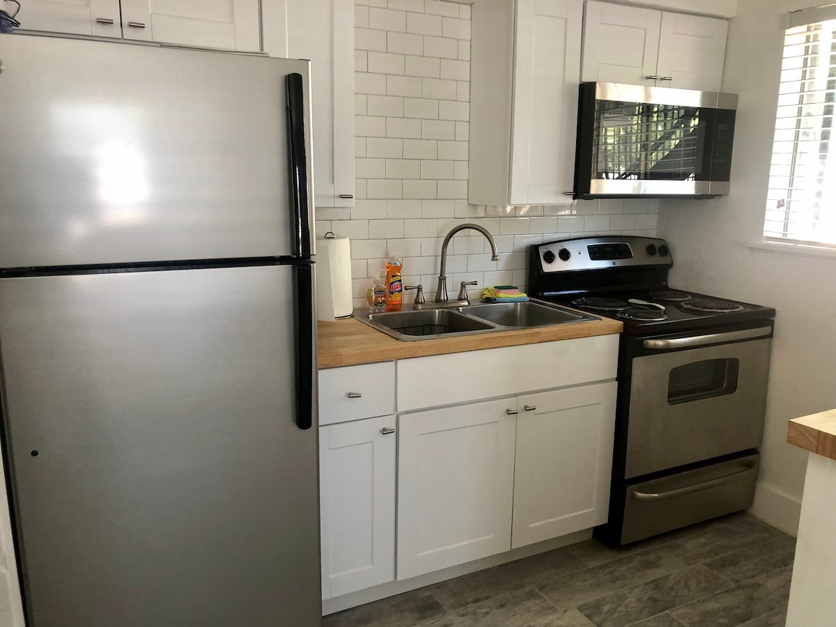Apt#1 - Private Studio with full kitchen photo 7