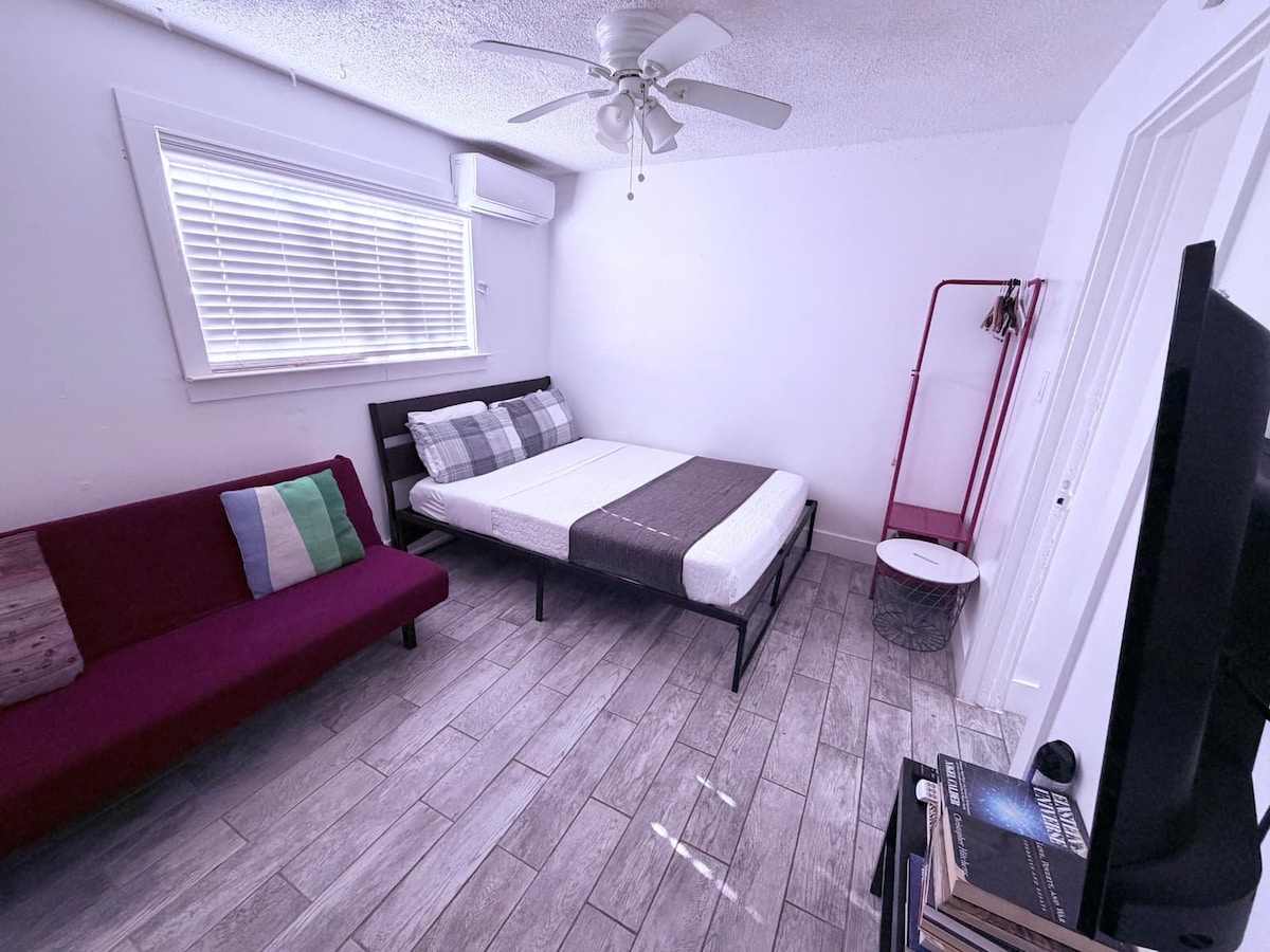 Apt #10A Charming Studio fully Equipped photo 2