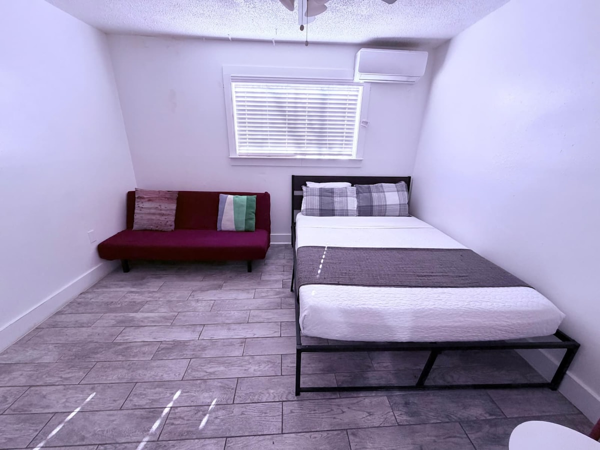 Apt #10A Charming Studio fully Equipped photo 7
