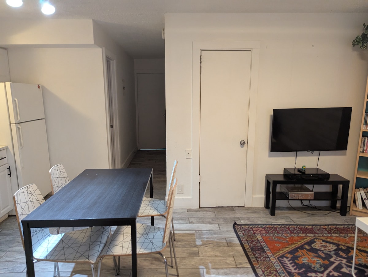 Apt #12 - 2BR/1BA Apartment photo 3