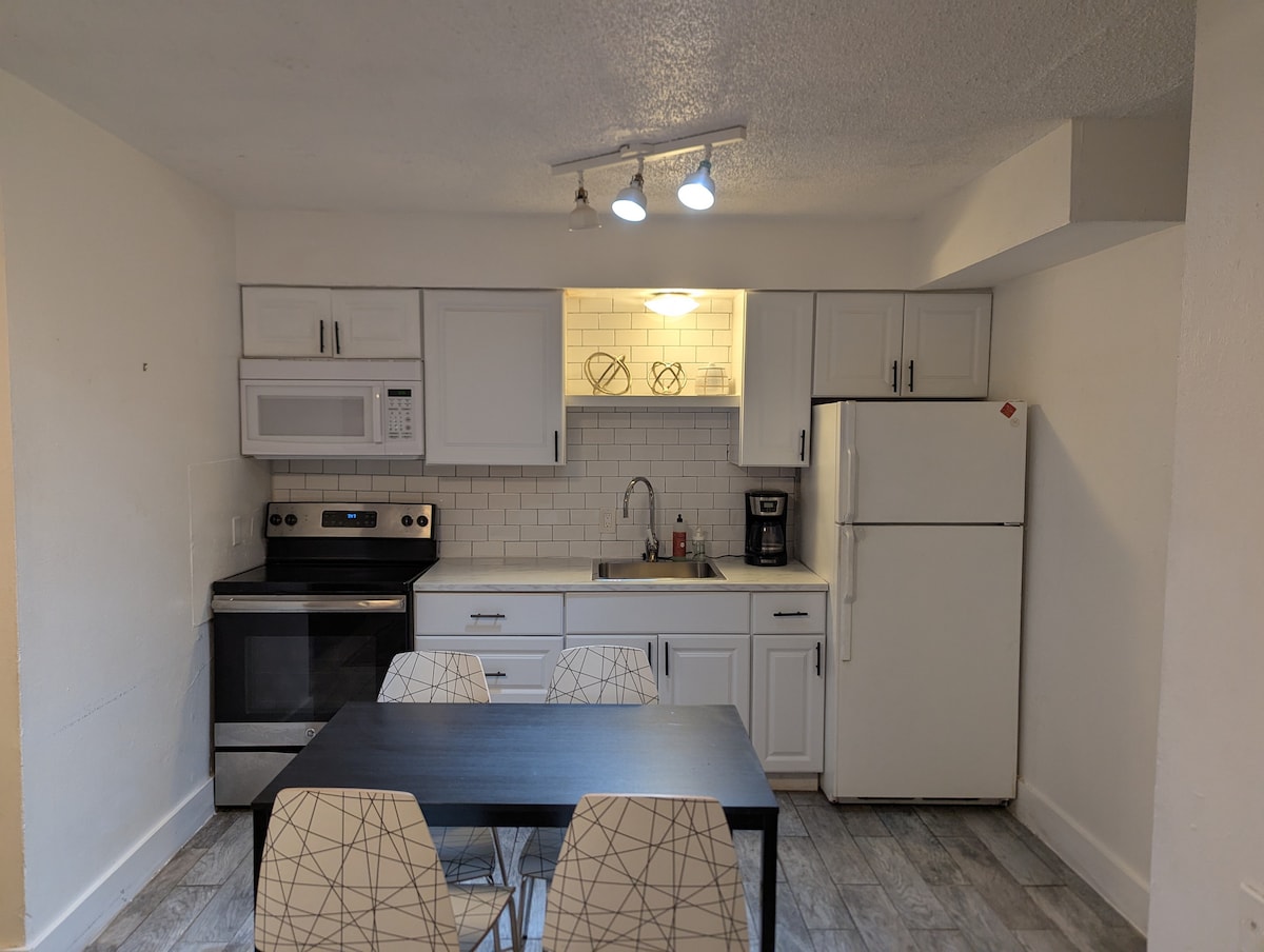 Apt #12 - 2BR/1BA Apartment photo 4