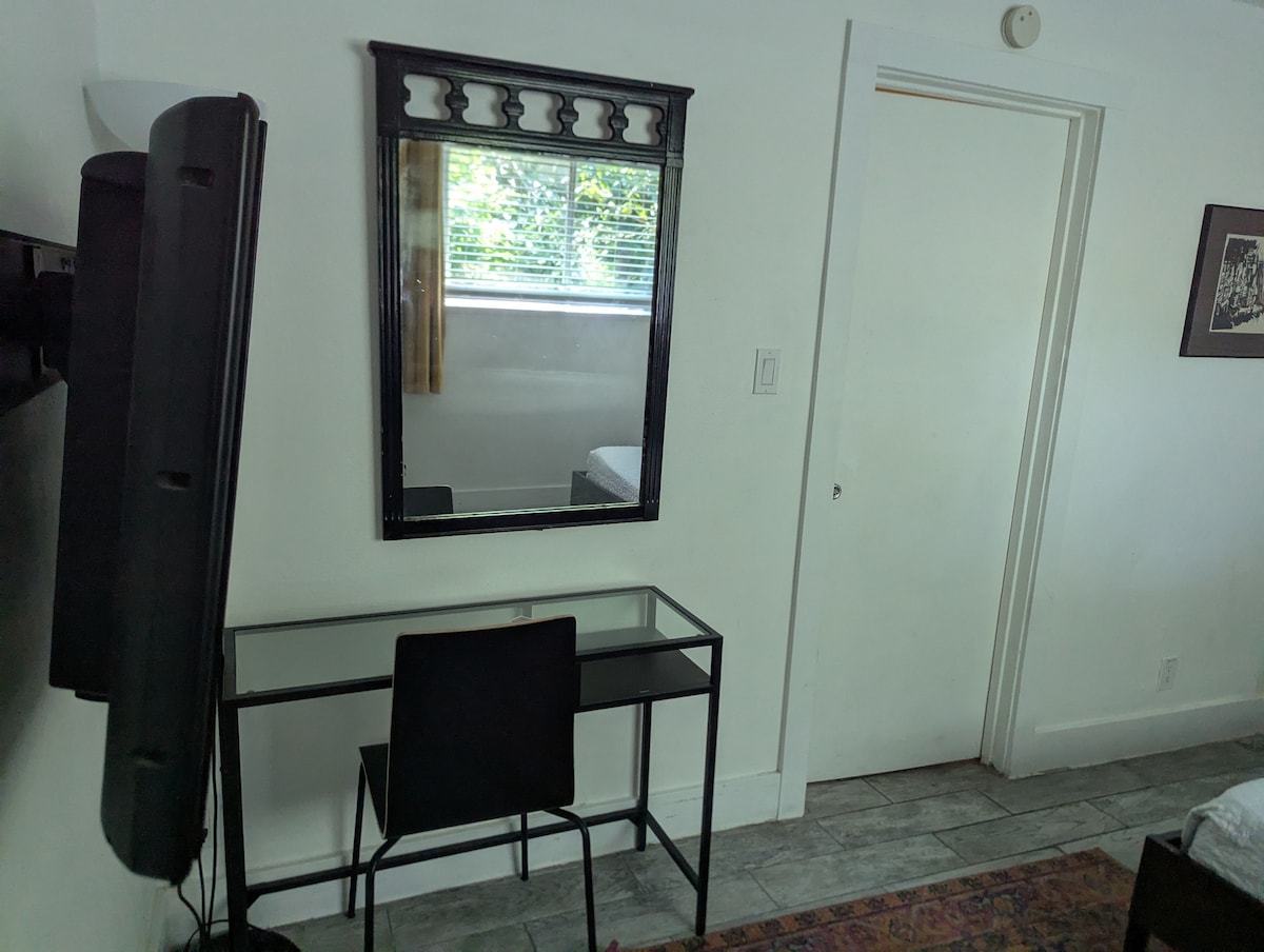 Apt #12 - 2BR/1BA Apartment photo 5