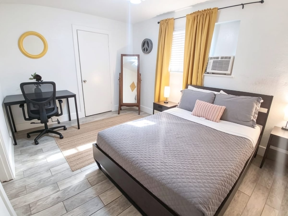 Modern 2BR Near Downtown Austin photo 2