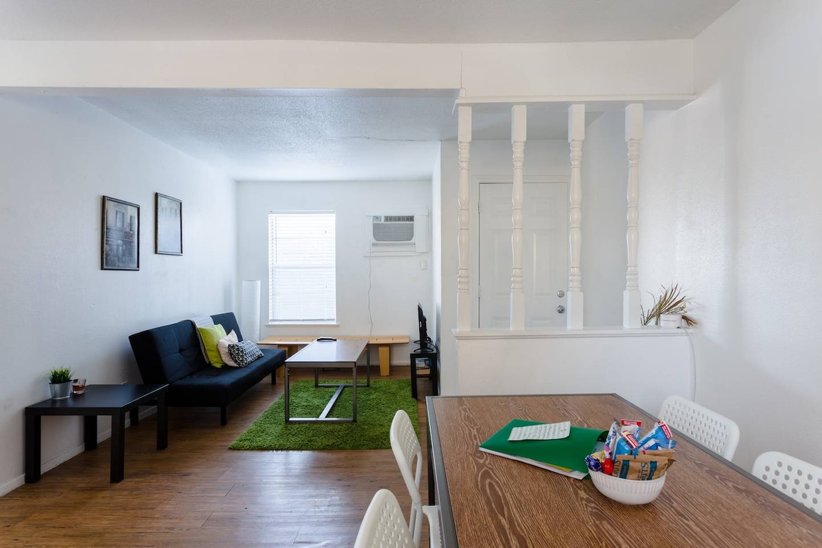 Apt # 15 - 2 bedroom/1 bath w/ kitchen. photo 1