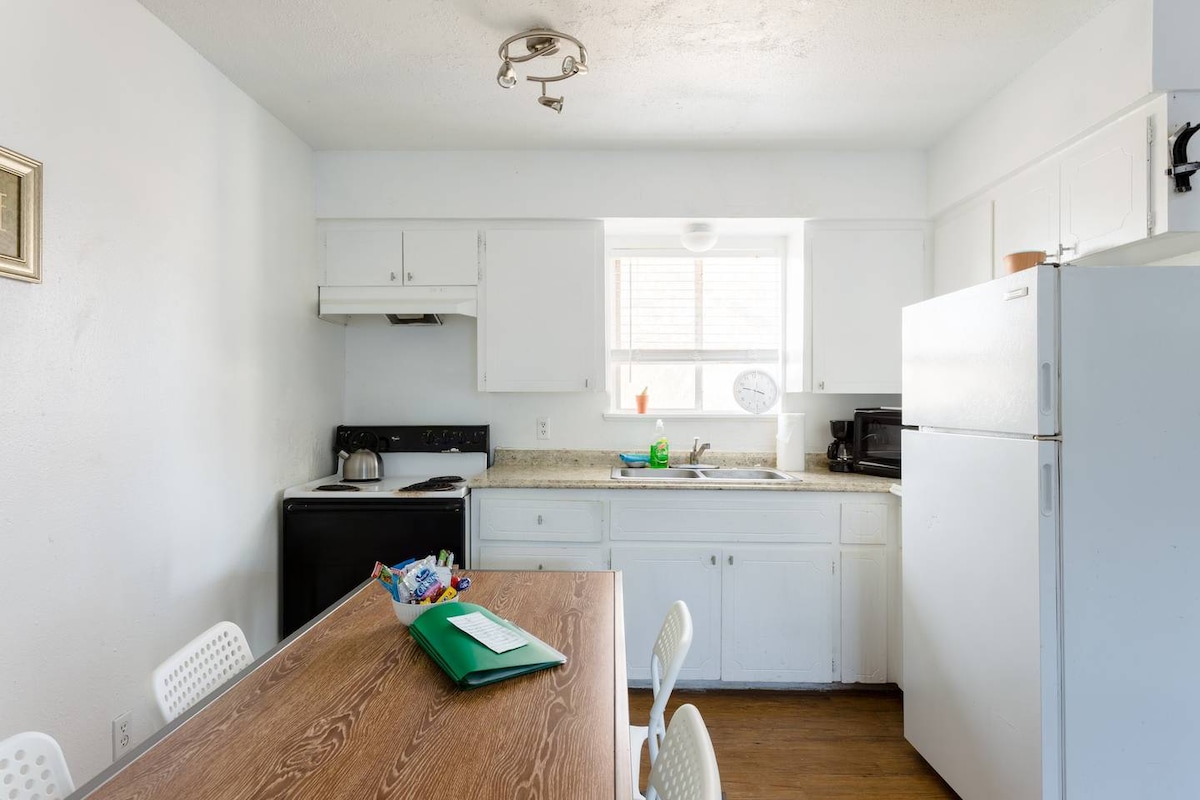 Apt # 15 - 2 bedroom/1 bath w/ kitchen. photo 5
