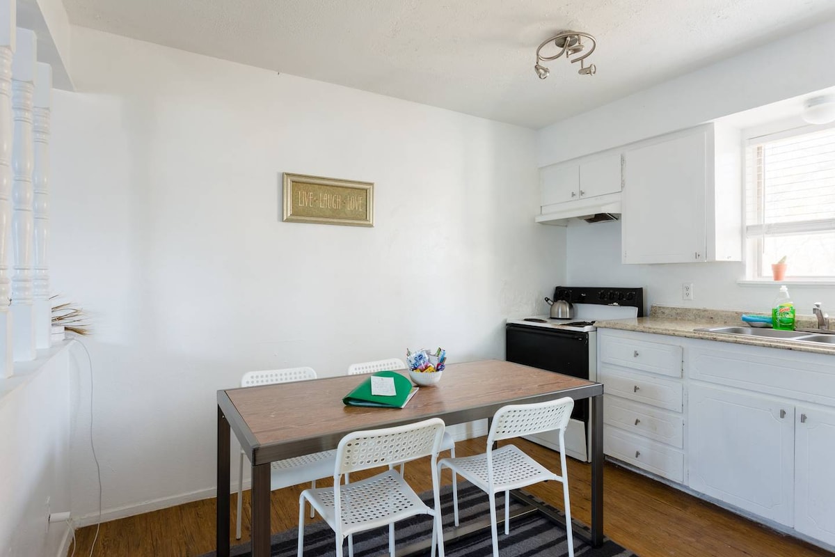 Apt # 15 - 2 bedroom/1 bath w/ kitchen. photo 7