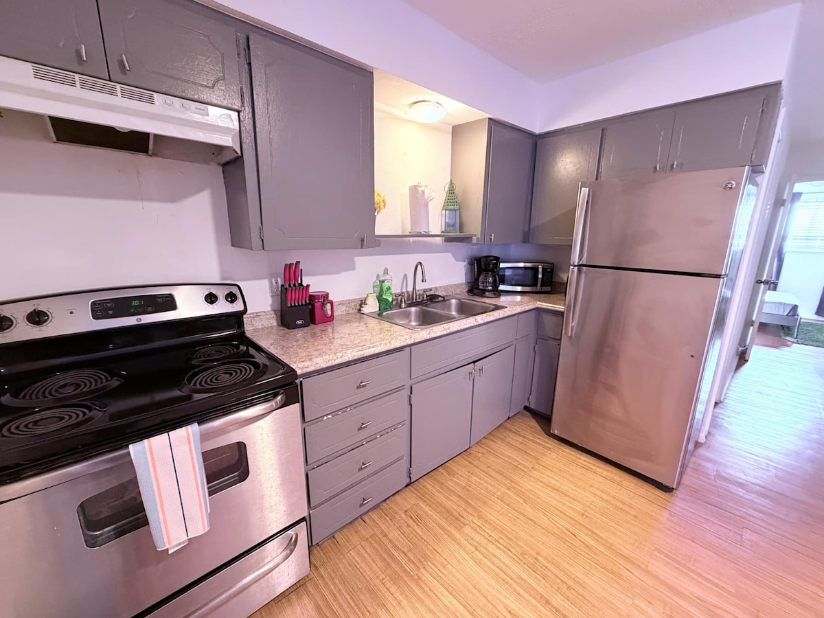 Apt#18 Spacious 1bedroom/1bath Apartment. photo 3