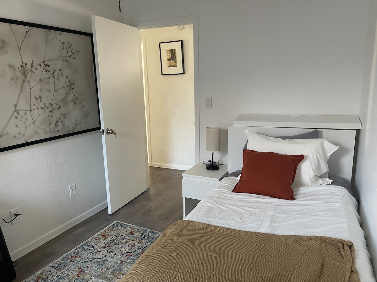 Apt#20 Room#A Private room in shared Apt. photo 6