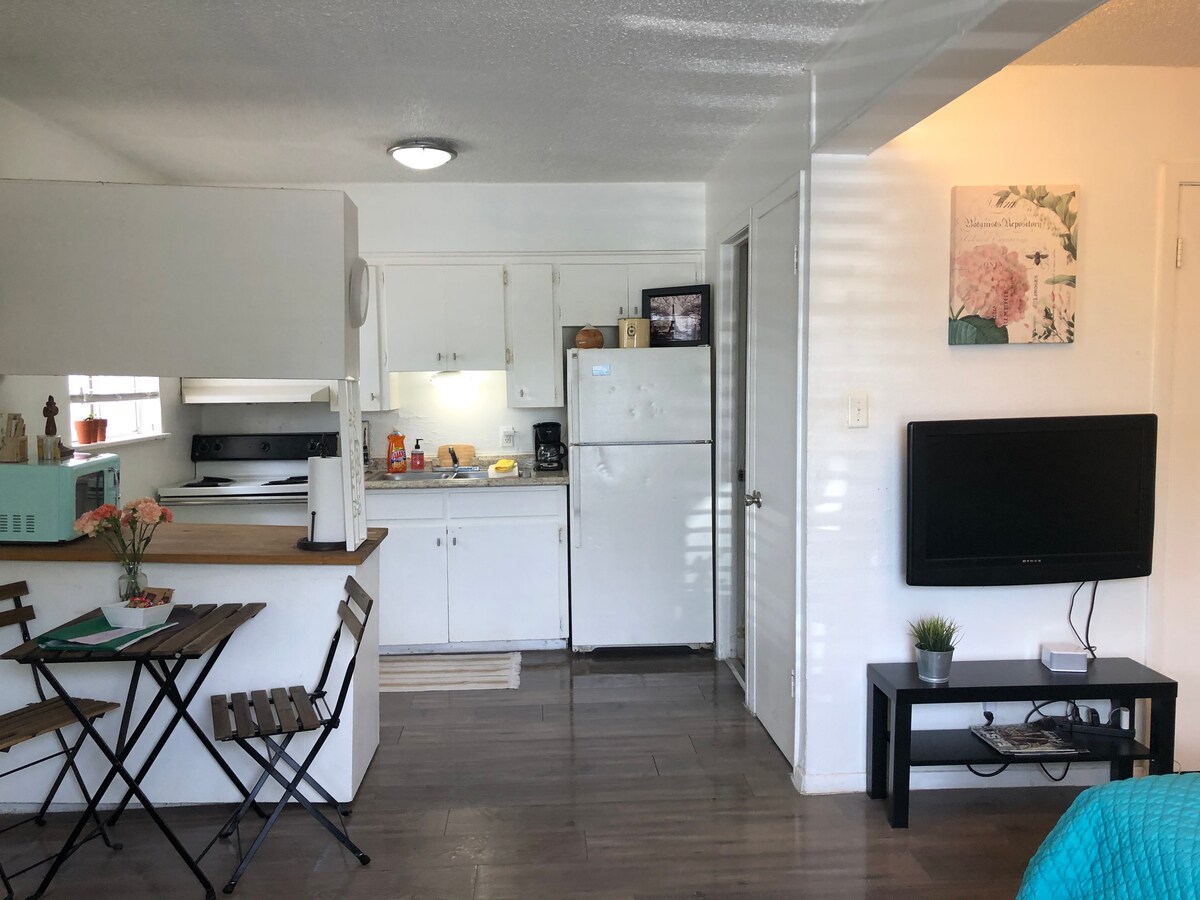 Affordable Austin Studio | Easy Downtown Access photo 6