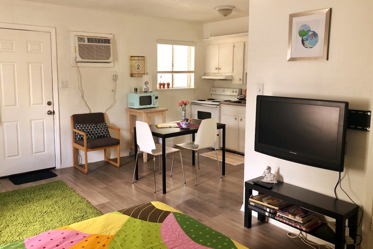 Apt#6 private studio near AUS and downtown! photo 5