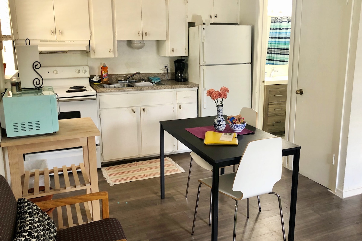 Apt#6 private studio near AUS and downtown! photo 7
