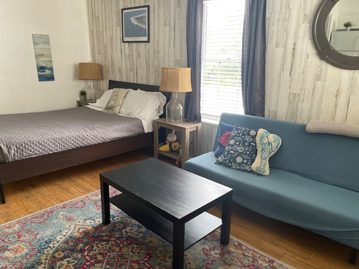 Apt#8 - Private Studio & full kitchen. photo 5