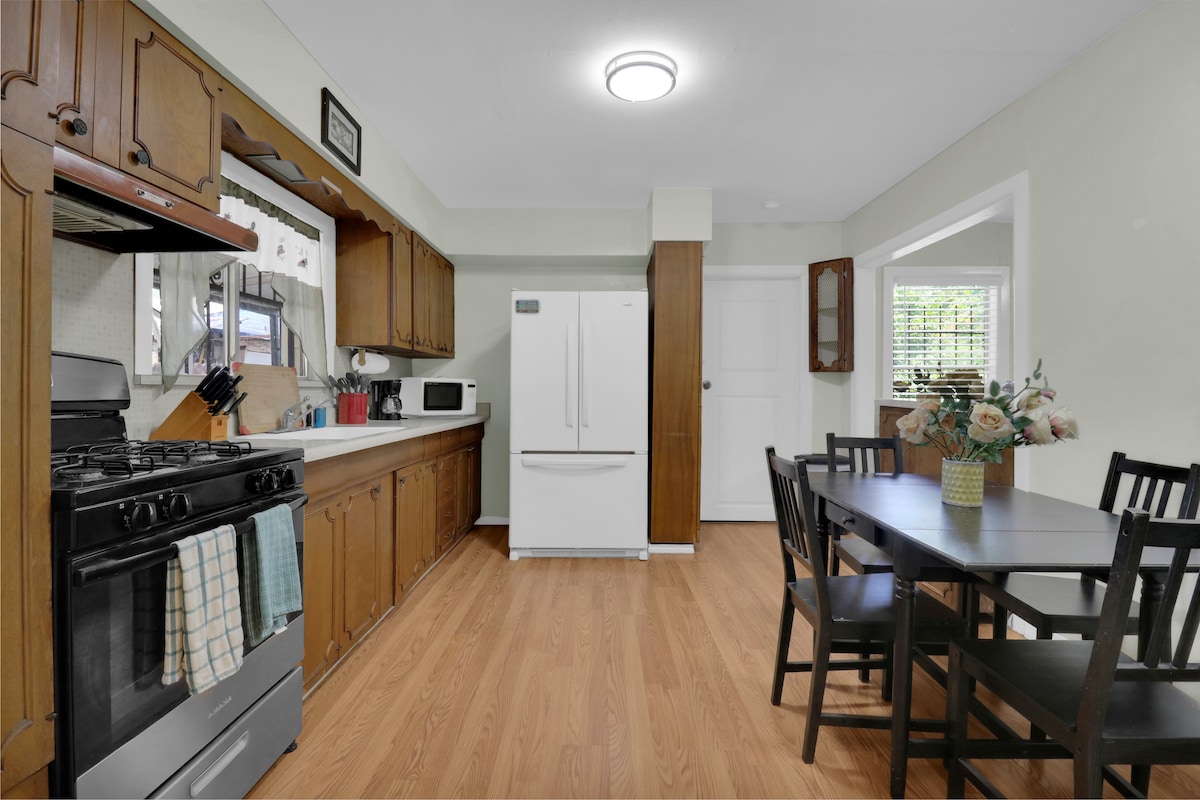 2BR,Renovated Bath, Long Stays, W/D, Parking, Wifi photo 3