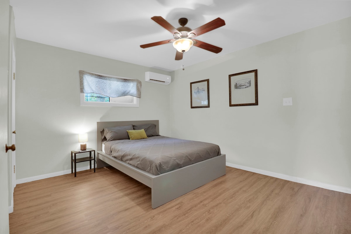 2BR,Renovated Bath, Long Stays, W/D, Parking, Wifi photo 4