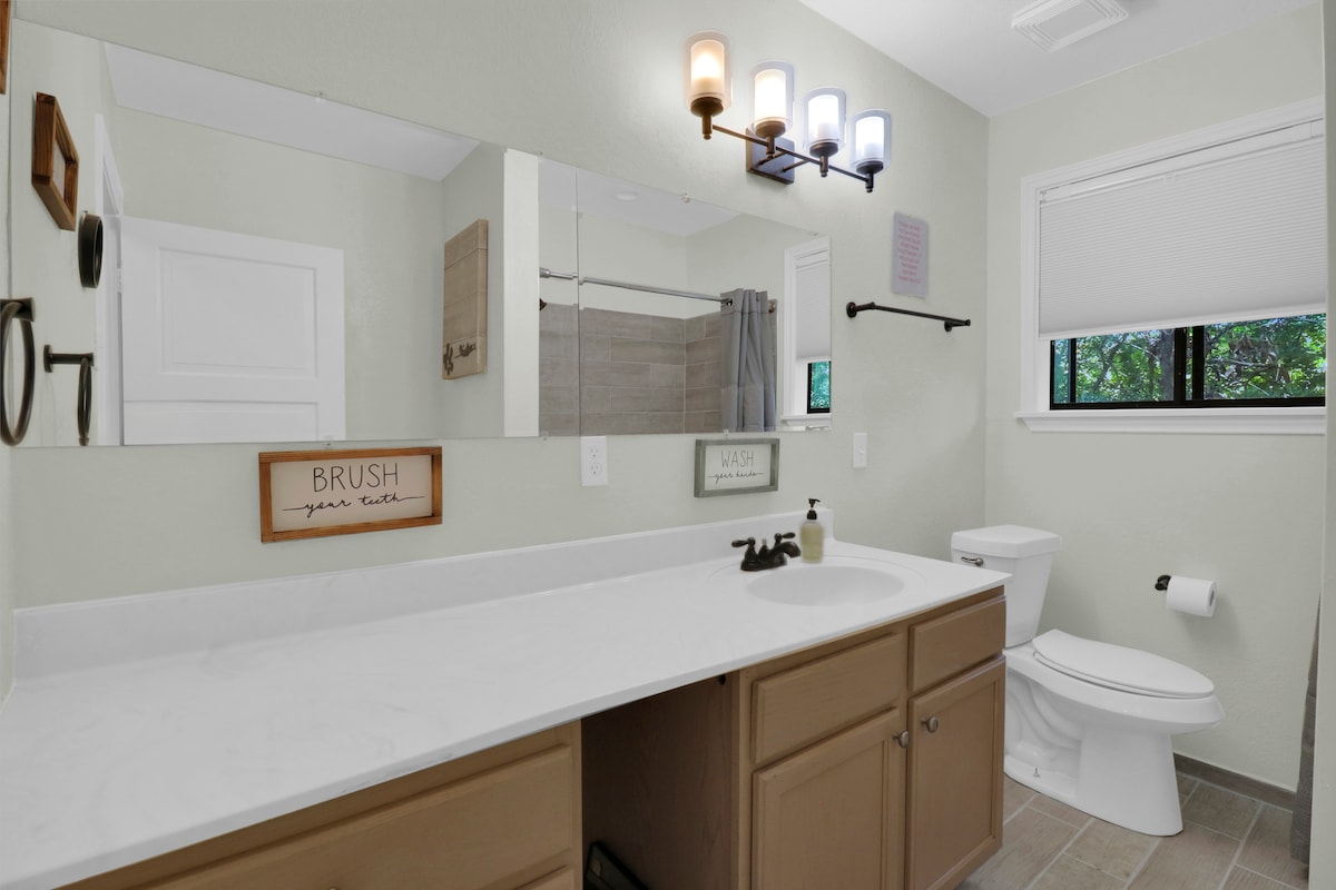 2BR,Renovated Bath, Long Stays, W/D, Parking, Wifi photo 5