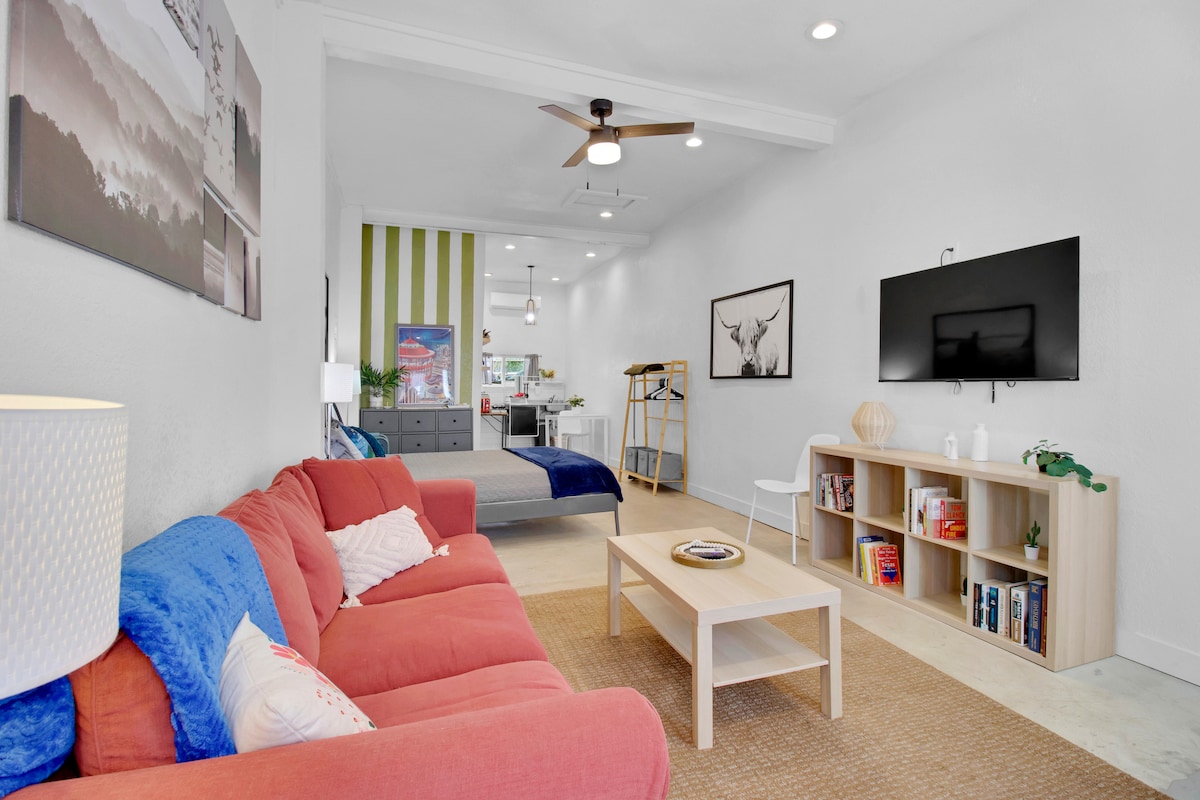 Fast WiFi-FREE Parking-Smart TV-W/D-Close 2 Dwntn photo 1