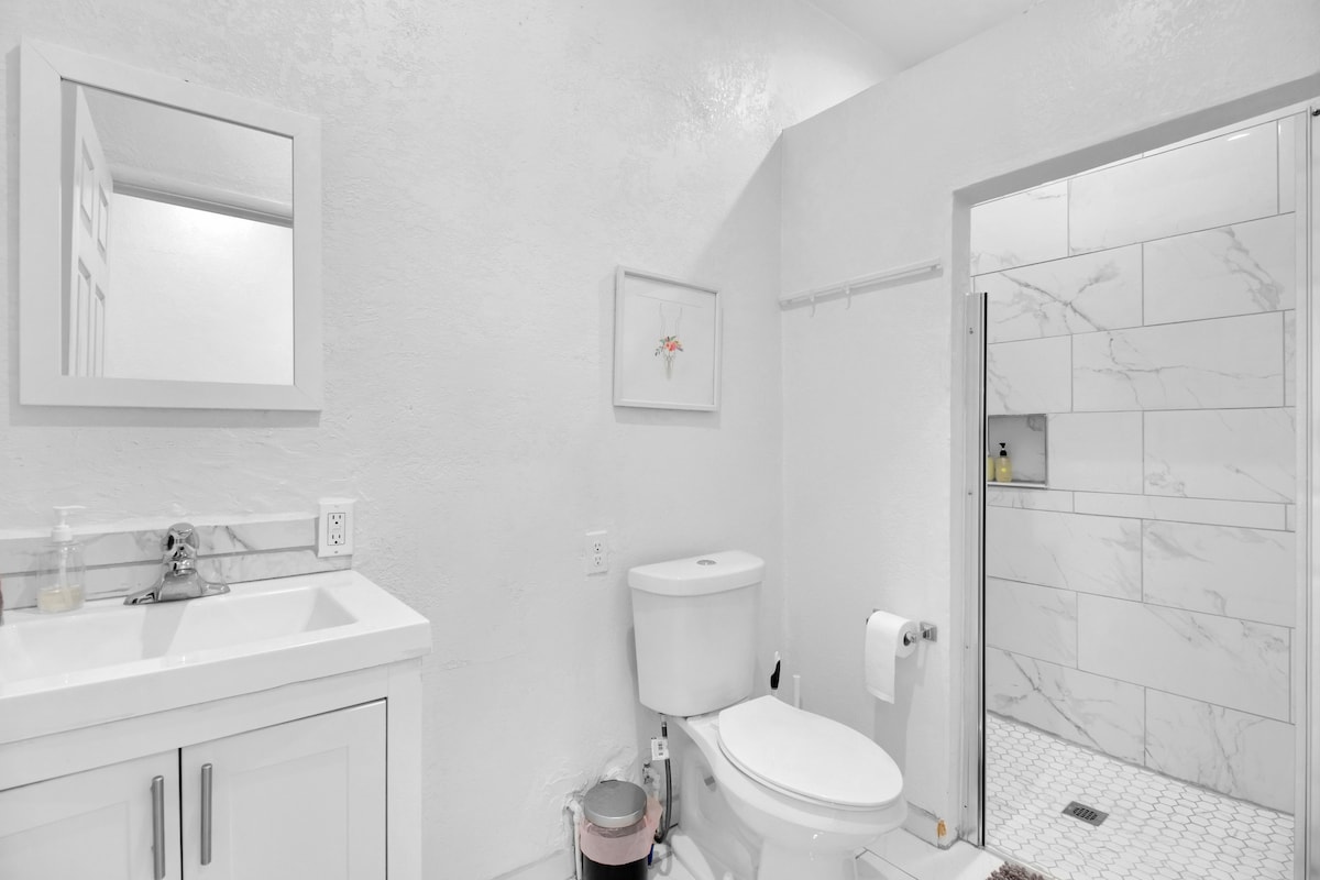 Fast WiFi-FREE Parking-Smart TV-W/D-Close 2 Dwntn photo 4