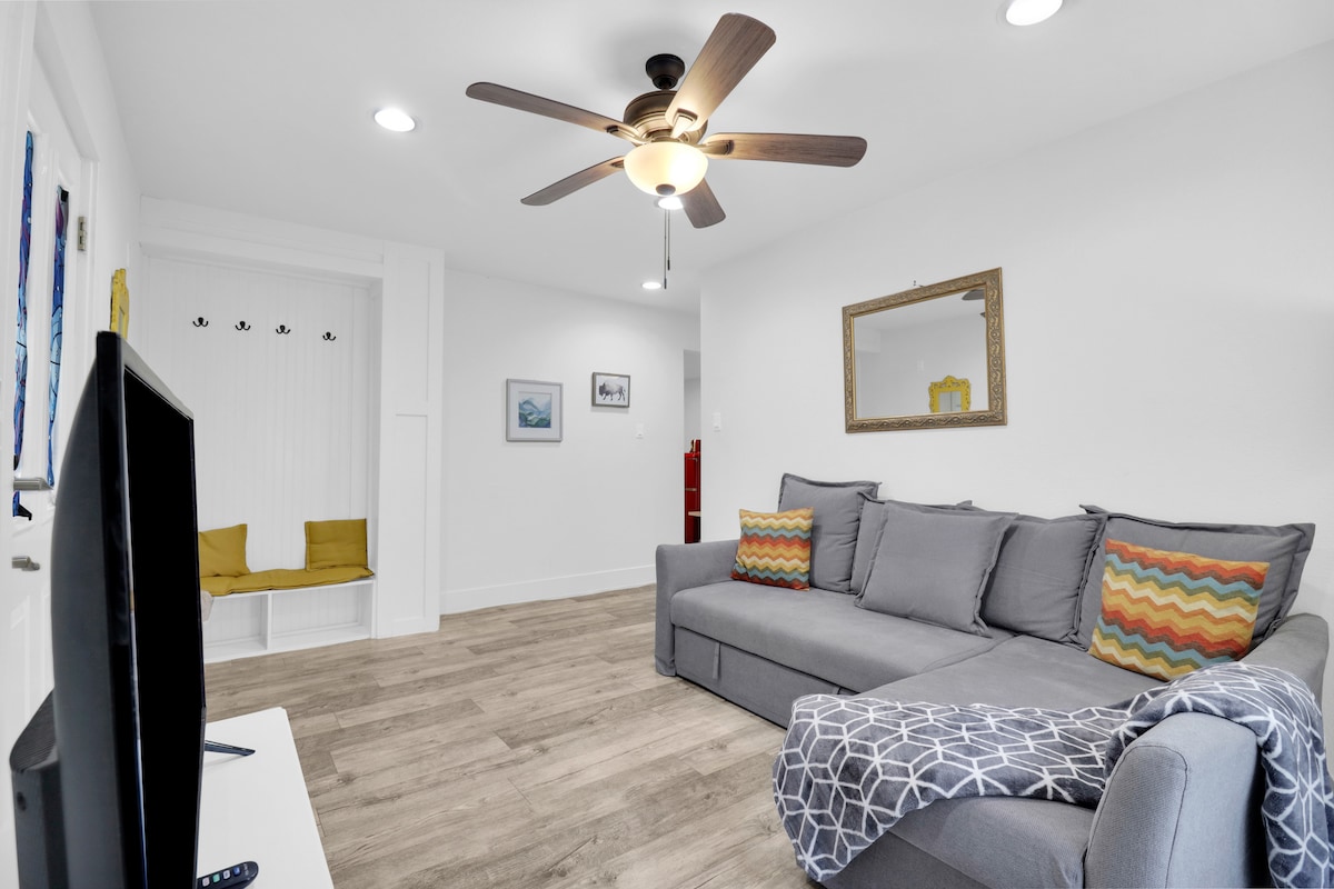 Eastside enclave 1 Bdrm Apt w/ fast Wi-Fi near DT photo 2