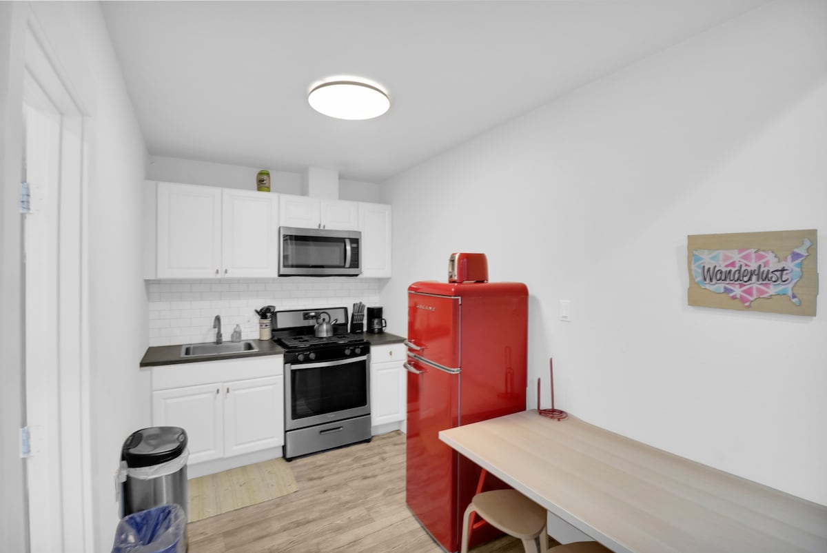 Eastside enclave 1 Bdrm Apt w/ fast Wi-Fi near DT photo 3