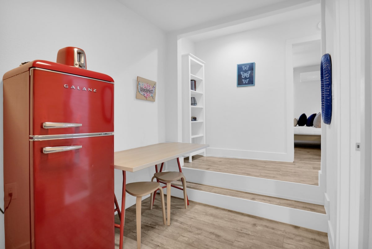 Eastside enclave 1 Bdrm Apt w/ fast Wi-Fi near DT photo 4
