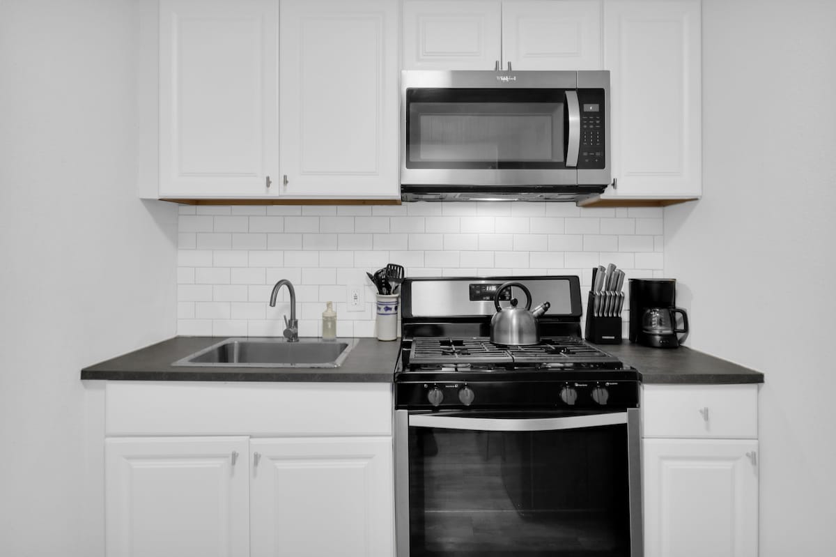Eastside enclave 1 Bdrm Apt w/ fast Wi-Fi near DT photo 5