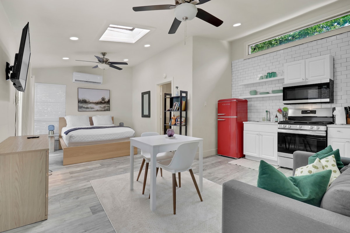 Bright Modern Studio | Walk ATX Hotspots & Music photo 1