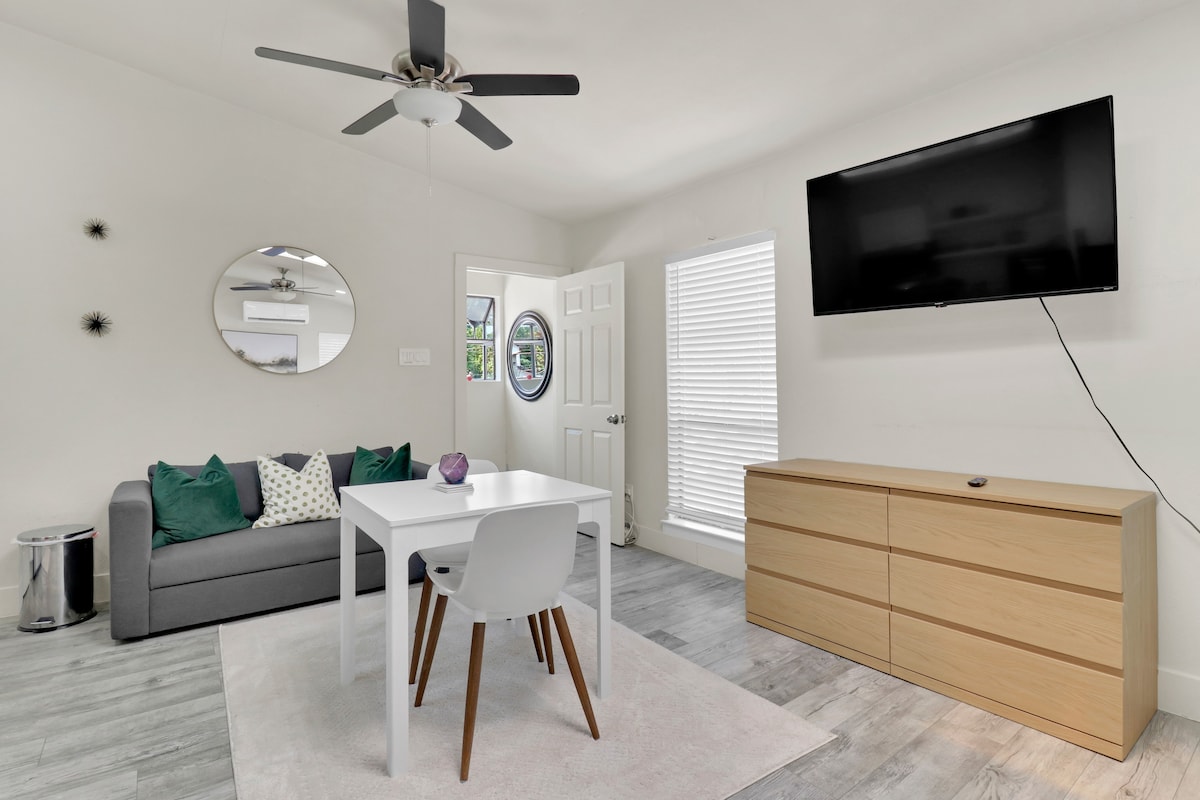Bright Modern Studio | Walk ATX Hotspots & Music photo 2