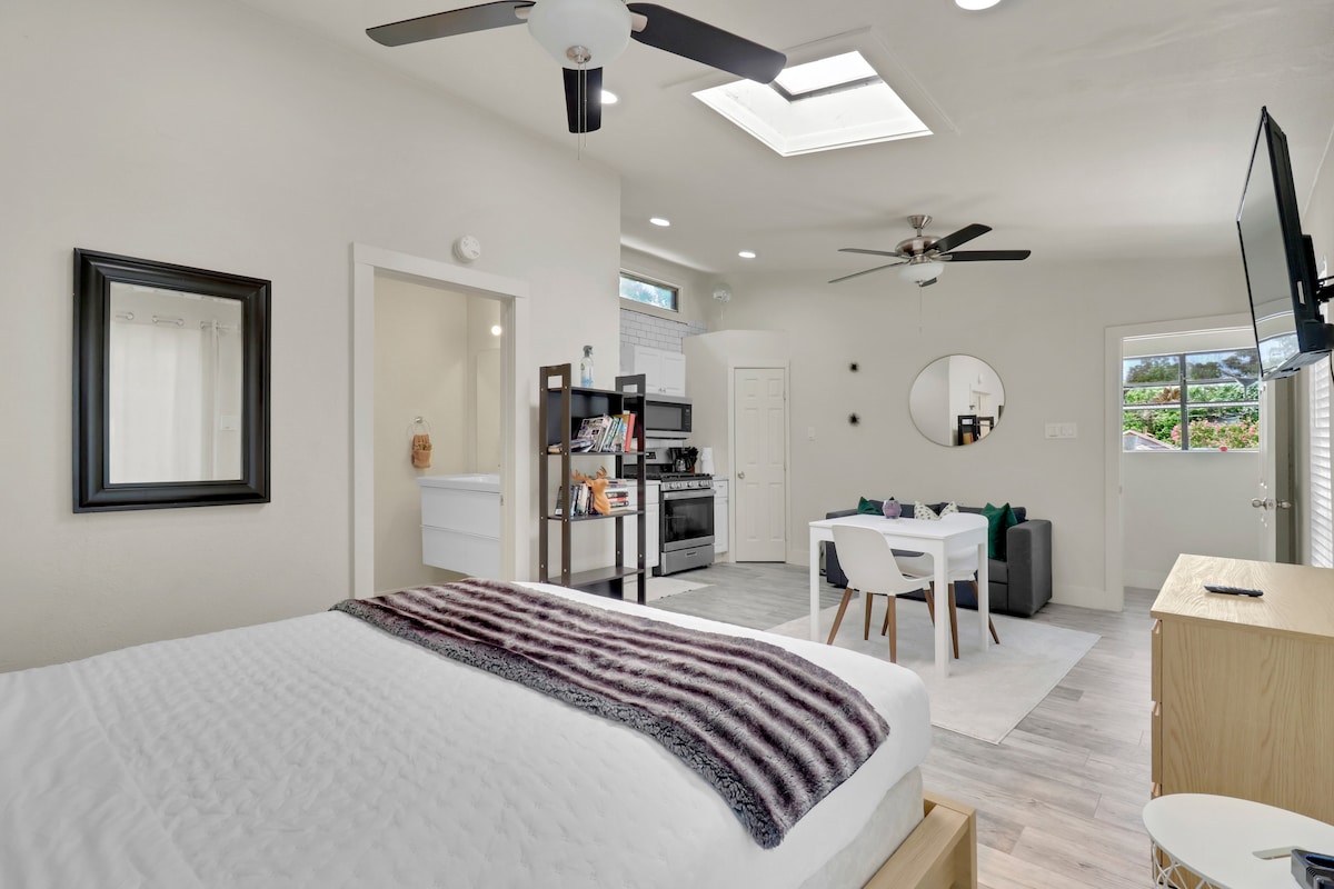 Bright Modern Studio | Walk ATX Hotspots & Music photo 4