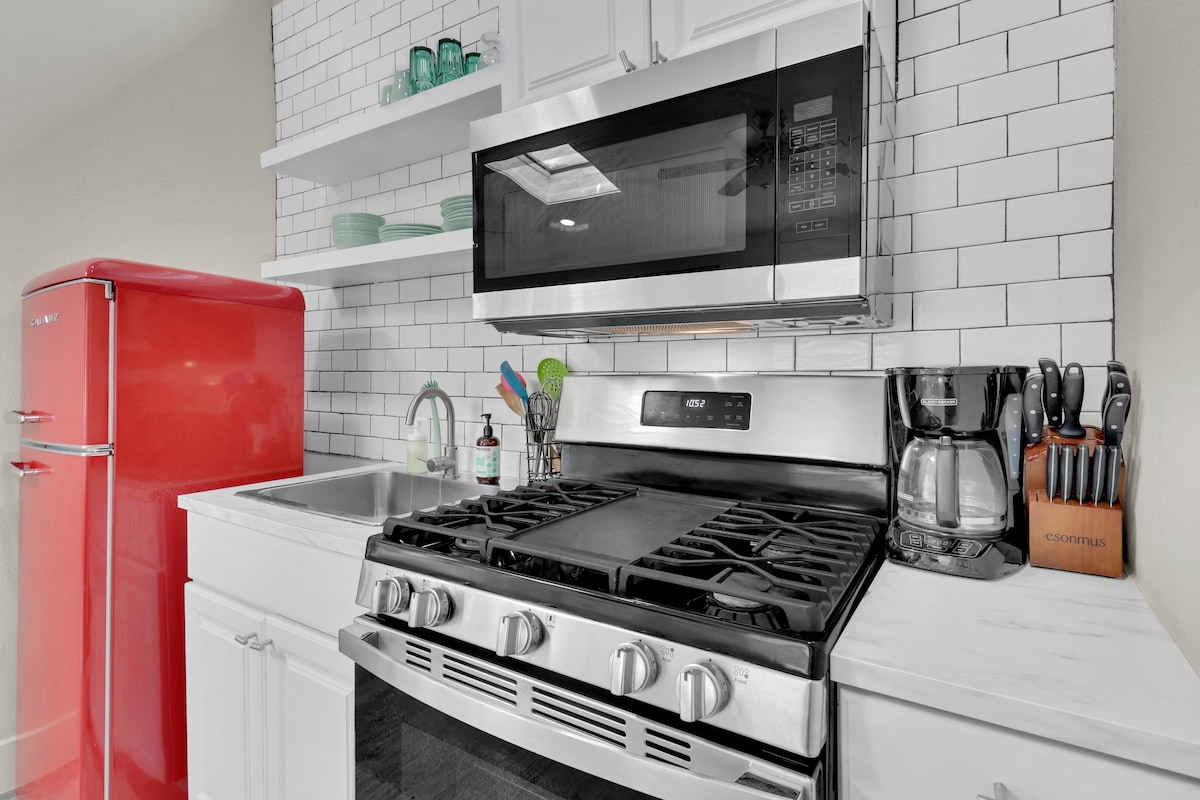 Bright Modern Studio | Walk ATX Hotspots & Music photo 5