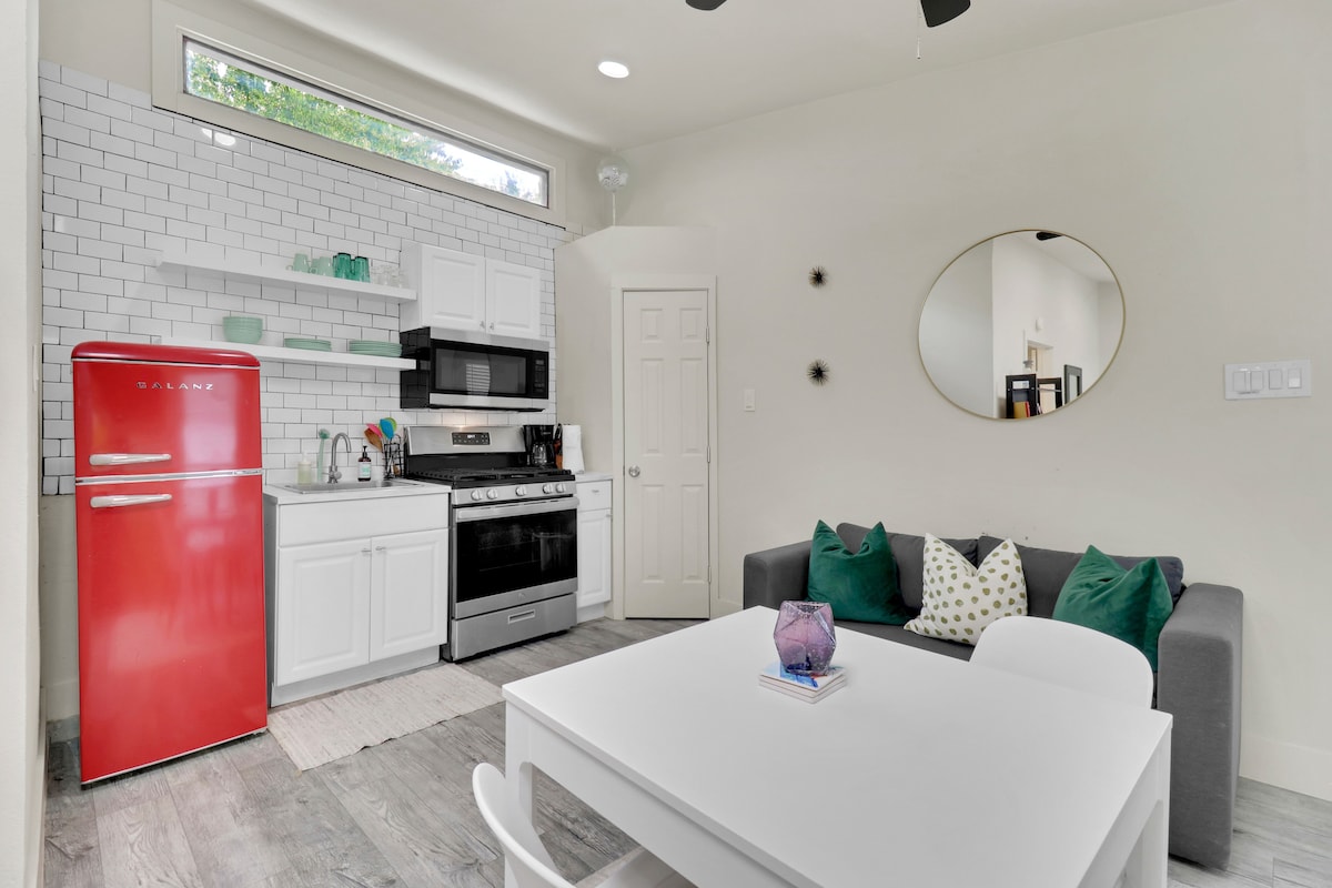 Bright Modern Studio | Walk ATX Hotspots & Music photo 6