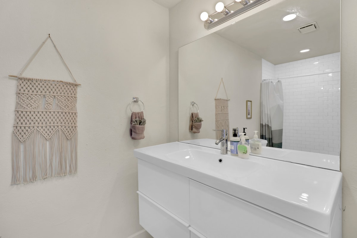 Bright Modern Studio | Walk ATX Hotspots & Music photo 7