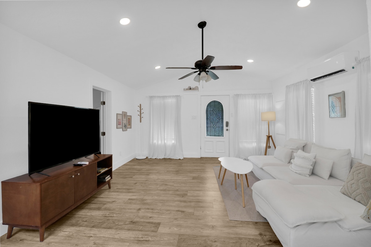 East Central Peaceful Spacious Apartment King bed photo 2