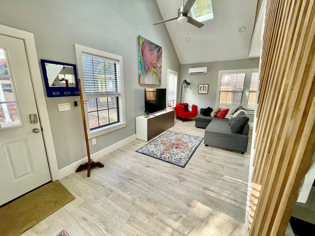 Stylish Studio - Loft Bed - Your Cozy City Haven photo 6