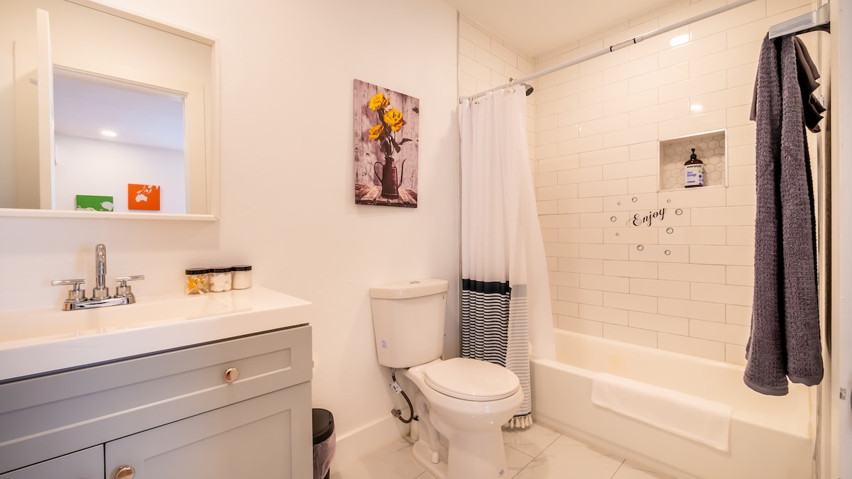 Collins Garden First Floor Room| Pet Friendly photo 8