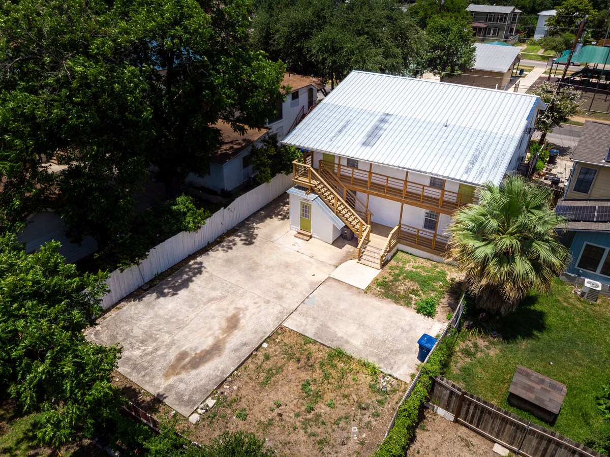 Facing Collins Garden Park | 1st Floor Access photo 6