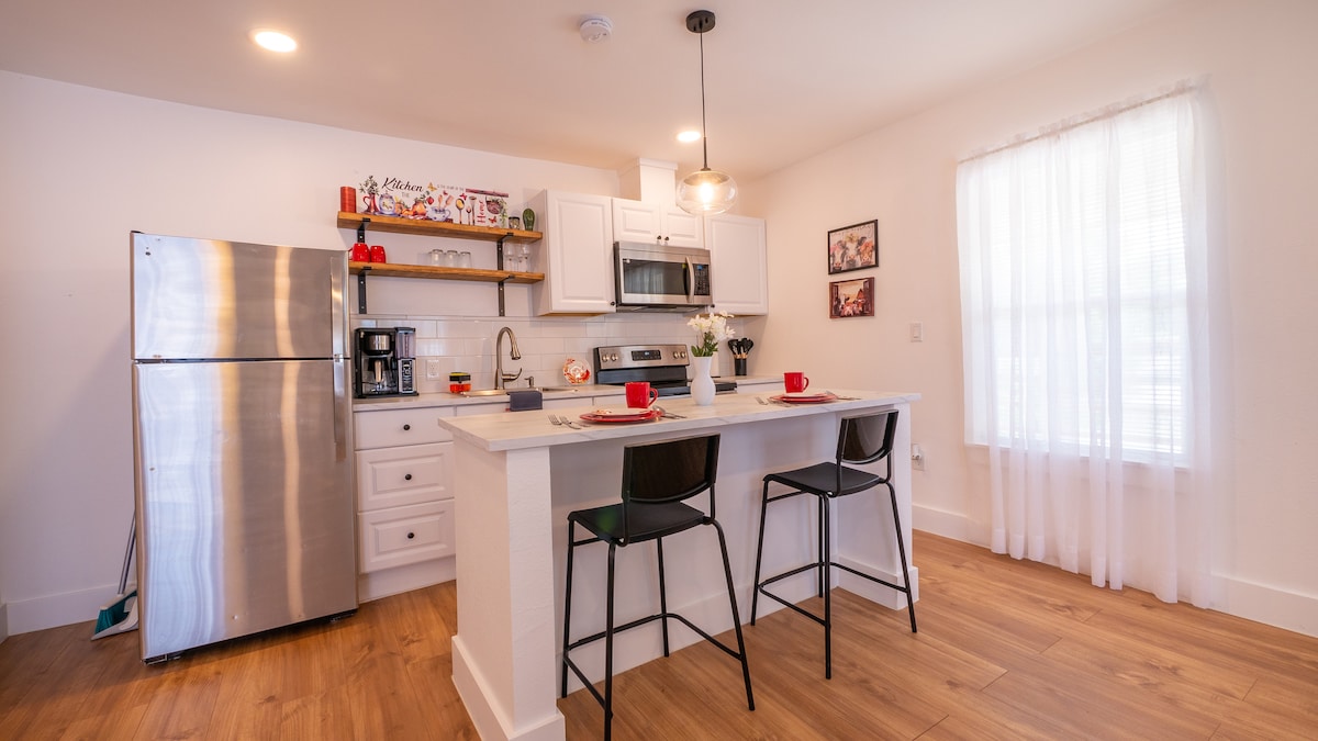 Updated! Studio w/ Free Parking + No Pets | Clean photo 5