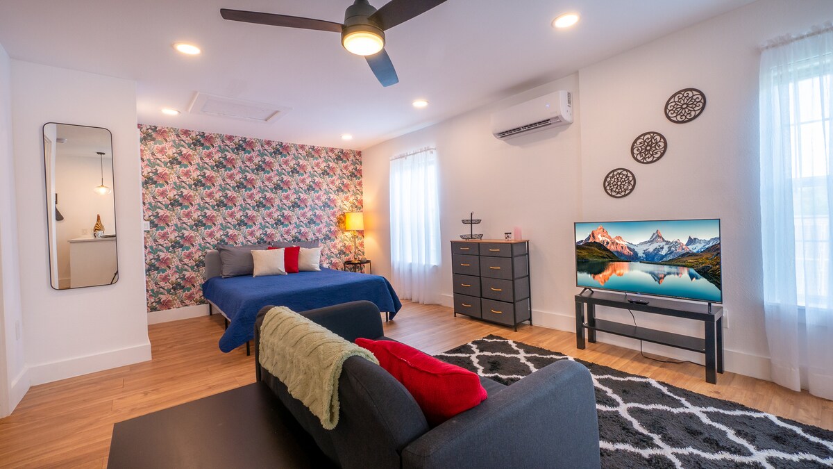 Park Ave Studio 8