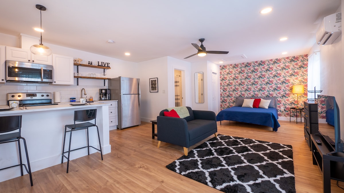 Pet-Free Studio Rental on 2nd Floor w/ Parking photo 7